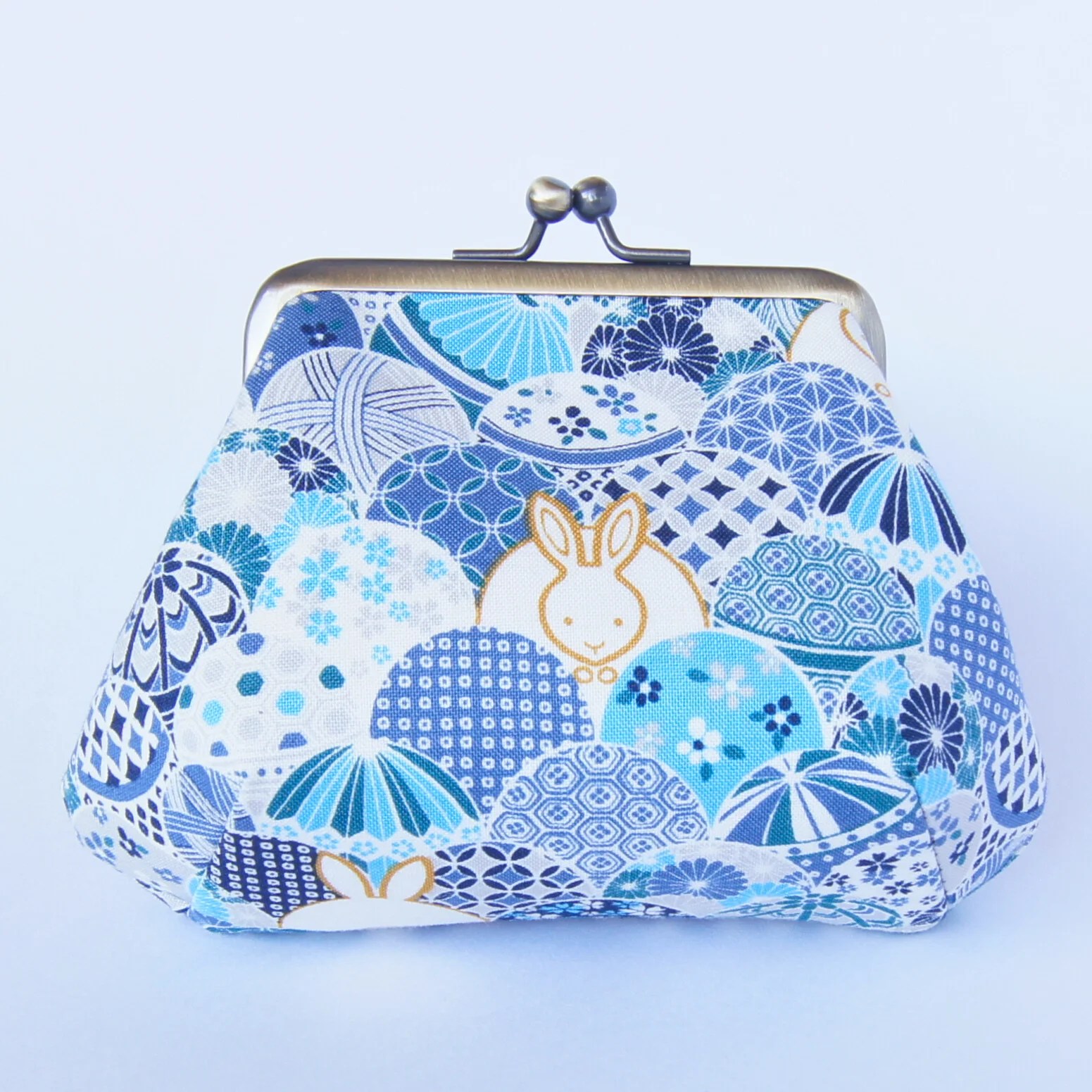 Blue rabbit-pattern pouch, color 1