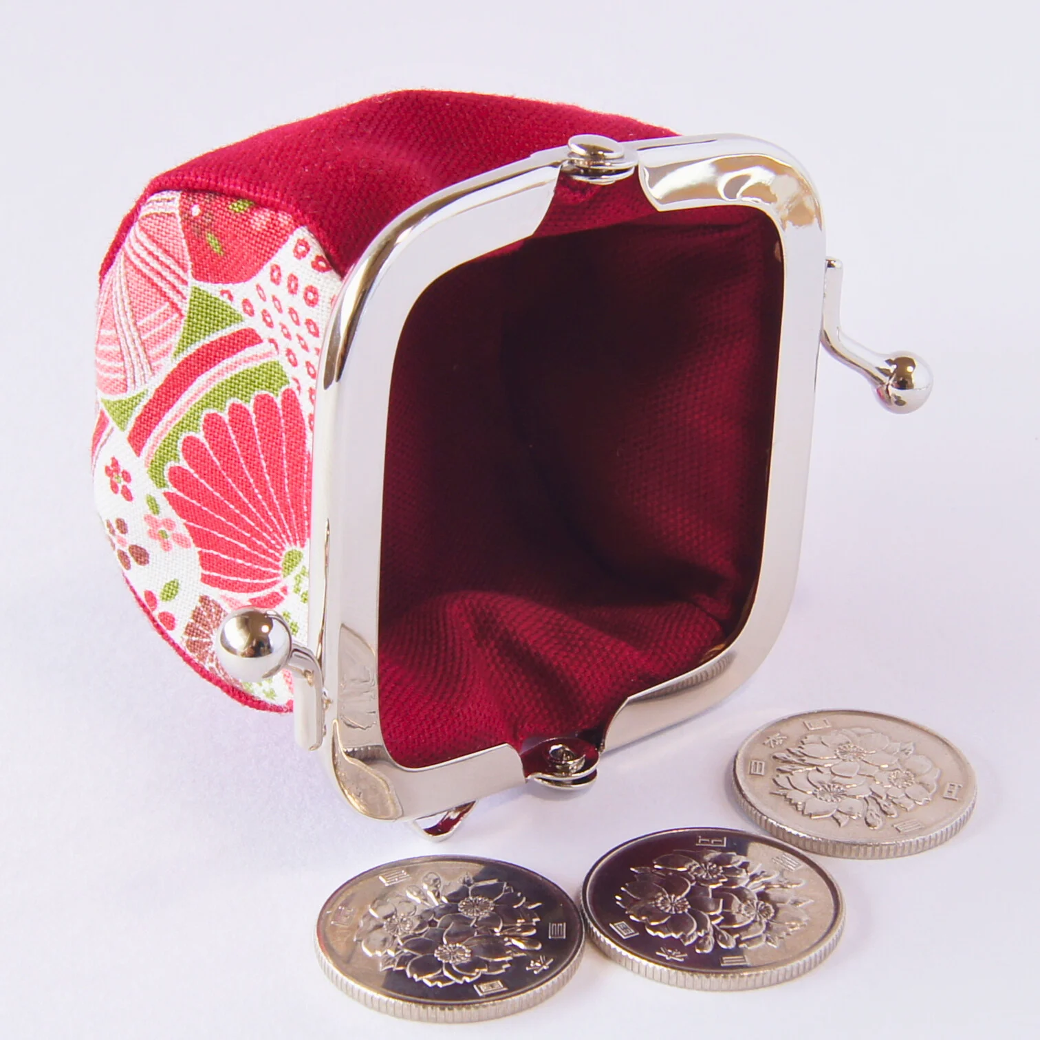 Metal strap ring attached to the purse clasp