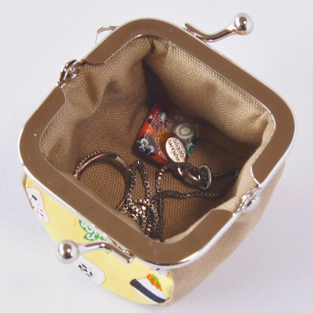 Small accessories stored in the coin purse