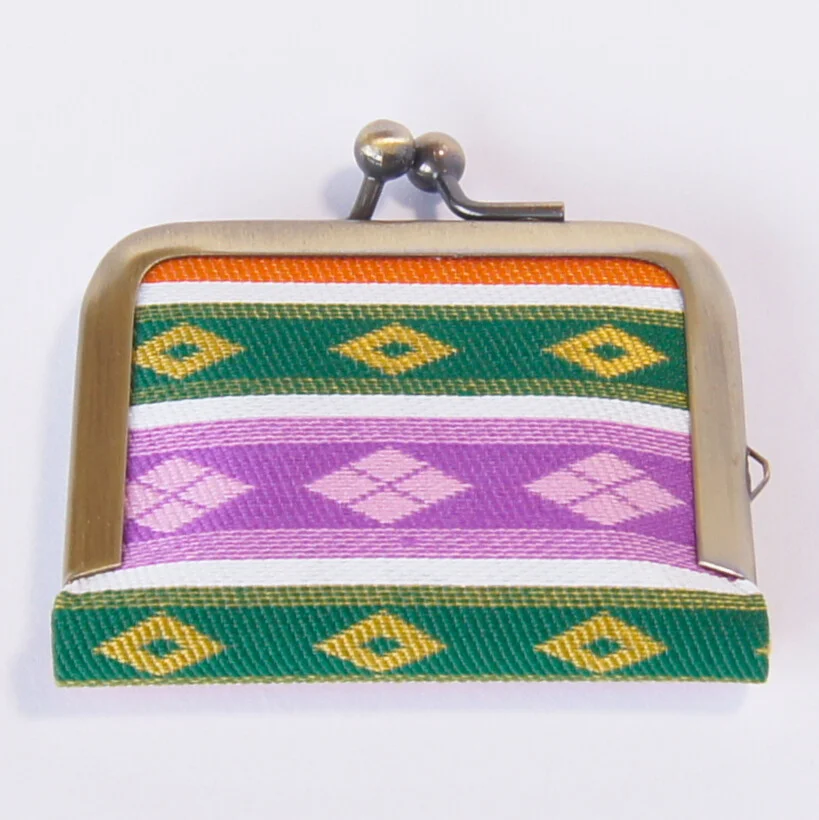 Lilac colorway of the Ungen-pattern pouch, color 2